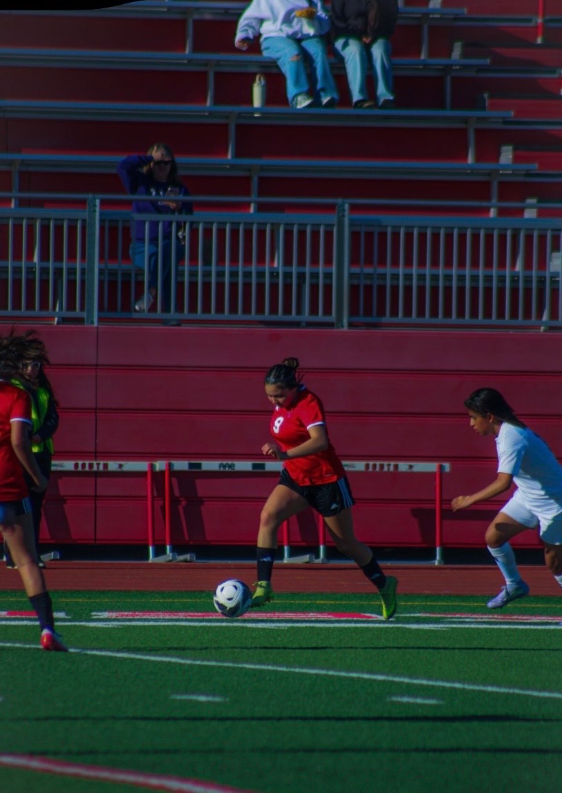 Girls soccer splits with Bellevue East